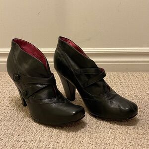 Black side button heels